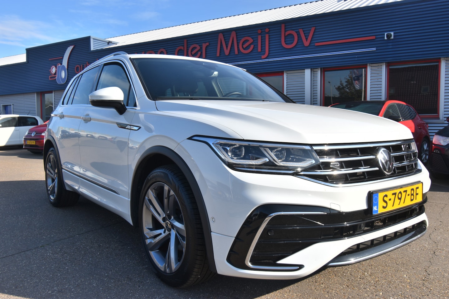 Volkswagen Tiguan - 1.5 TSI R-Line Business 1.5 TSI R-Line Business+ , VIRTUAL COCKPIT , ST+STUUR VERW , A UITRIJ CAM , LED KOPL , - AutoWereld.nl