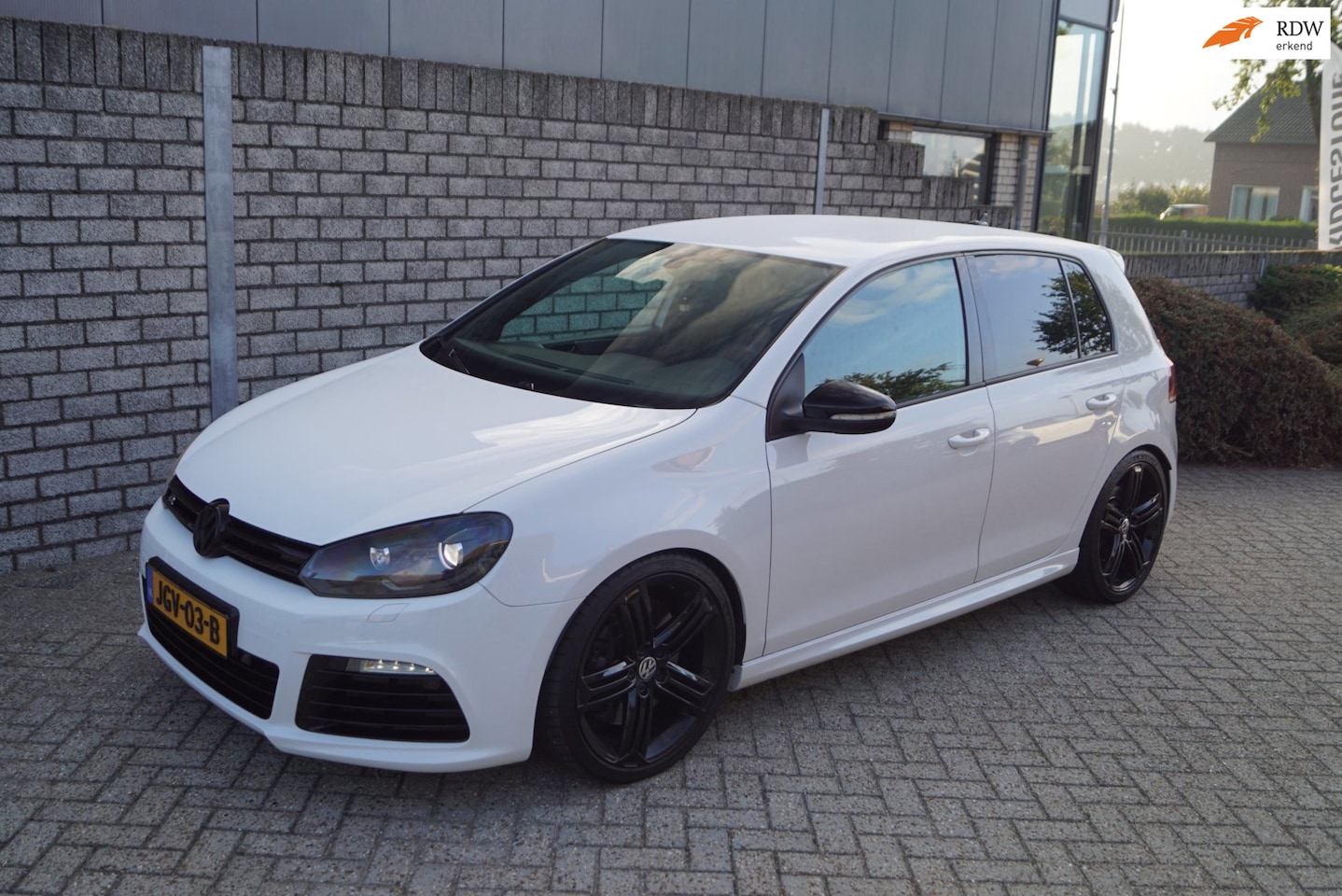 Volkswagen Golf - 2.0 R 4-Motion 270 PK 5 Deurs Autom Leder Sportst Stoelverw Navi Clima Cruise Xenon Keyles - AutoWereld.nl