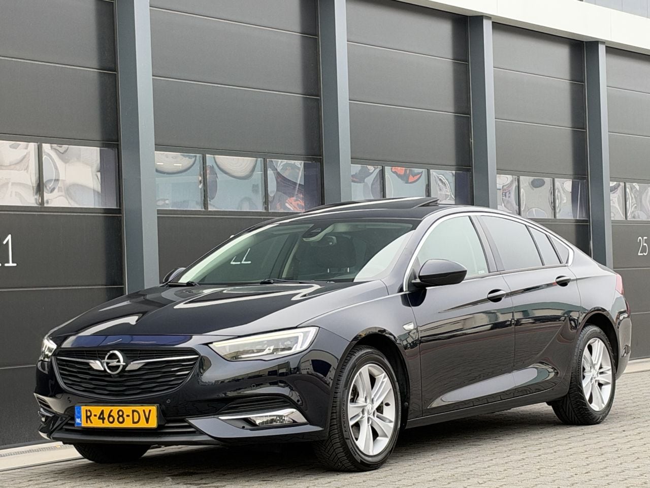 Opel Insignia Grand Sport - 1.6 CDTI Dak Xenon Navi - AutoWereld.nl
