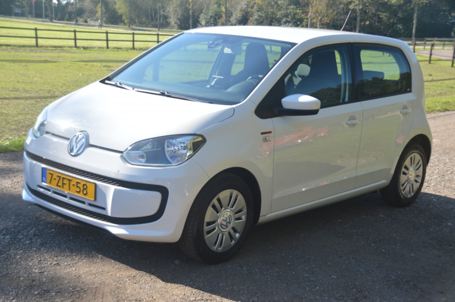 Volkswagen Up! - 1.0 move up! BlueM. 5 deurs Airco Navi - AutoWereld.nl