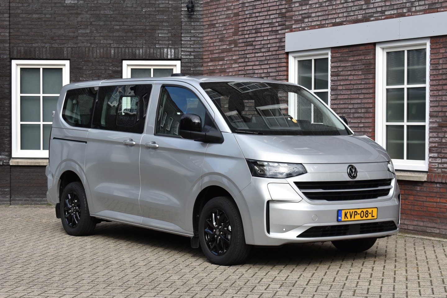 Volkswagen e-Transporter Caravelle - Caravelle 9 persoons Wij zijn op afspraak geopend! Graag bellen voor uw komst. - AutoWereld.nl