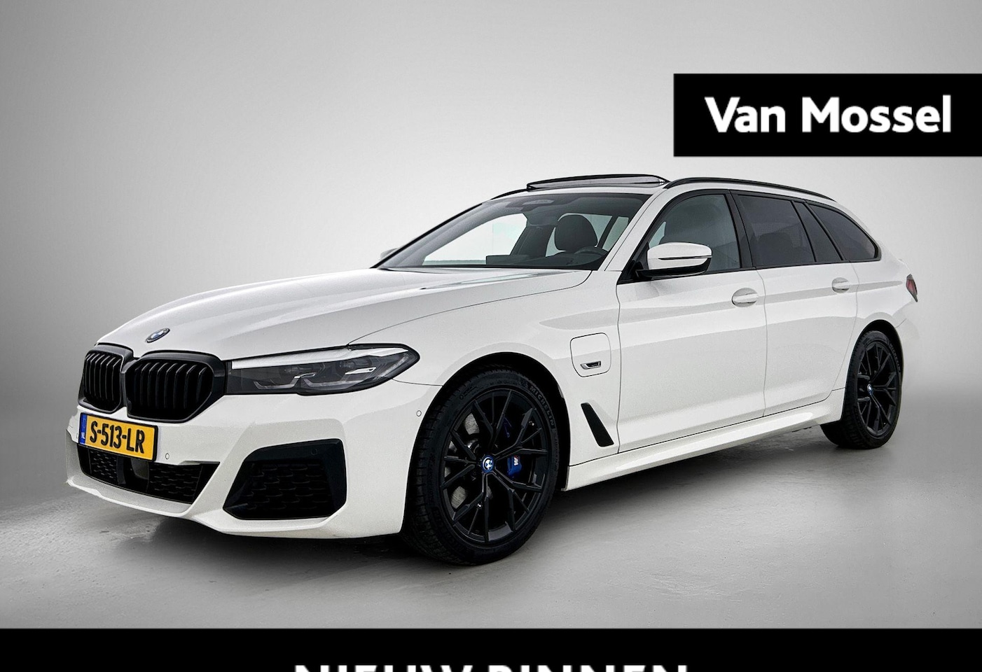 BMW 5-serie Touring - 530e Business Edition Plus | WORDT VERWACHT | PANORAMADAK | ACHTERUITRIJCAMERA | TREKHAAK - AutoWereld.nl
