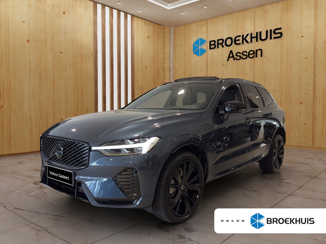 Volvo XC60 - Ultra Black Edition Recharge Plug-In Hybrid AWD | Luchtvering | Trekhaak | Panoramadak | S - AutoWereld.nl