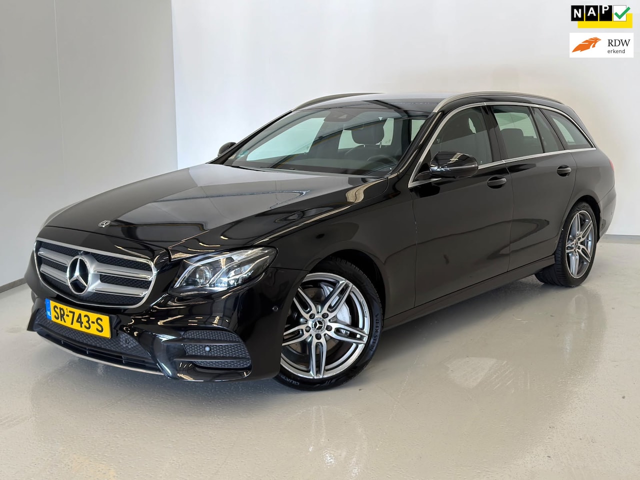 Mercedes-Benz E-klasse Estate - 220 d Business Solution AMG / NL-auto / BTW / Trekhaak - AutoWereld.nl