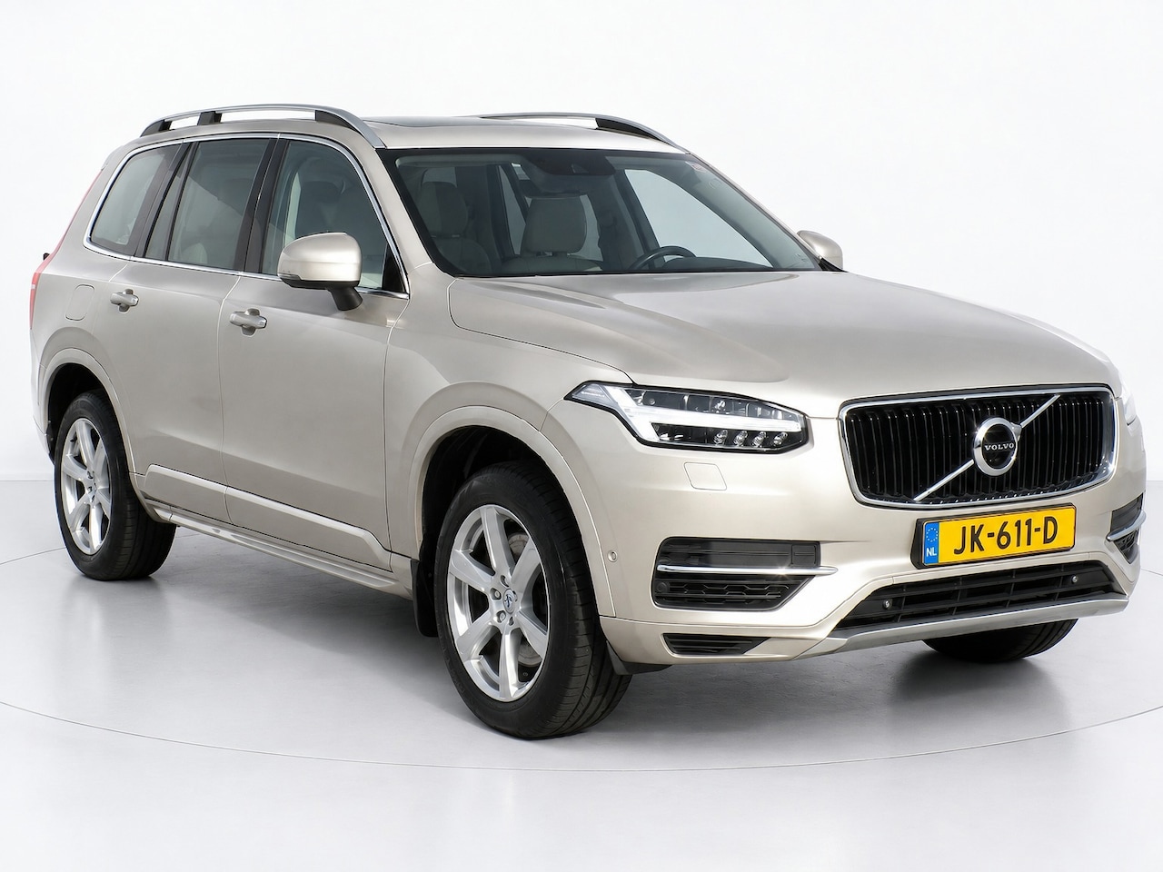 Volvo XC90 - 2.0 T8 Twin Engine AWD Momentum|7-persoons|Luxe - AutoWereld.nl