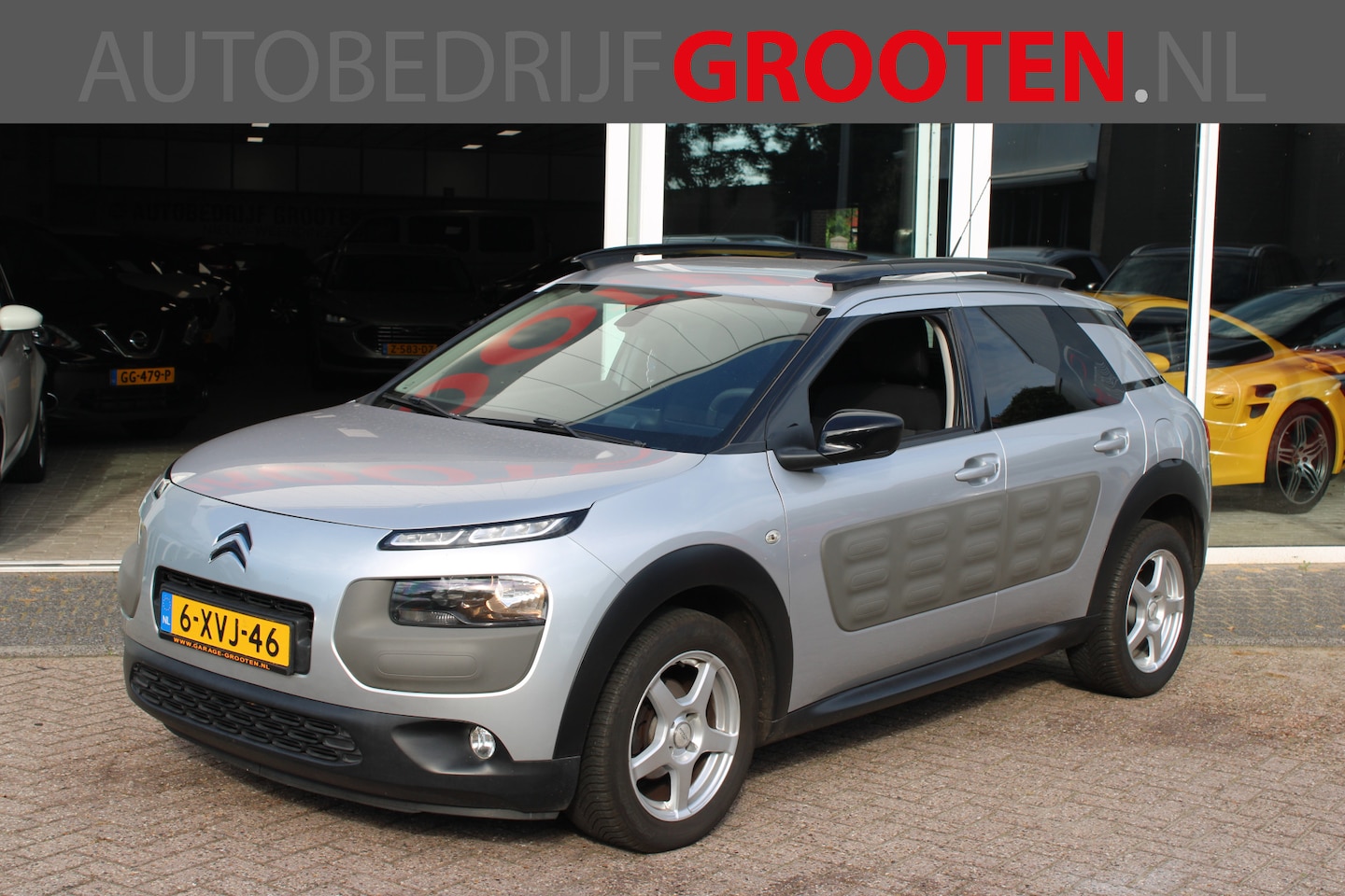 Citroën C4 Cactus - 1.2 e-VTi Shine//Automaat//Navi//Camera!! - AutoWereld.nl
