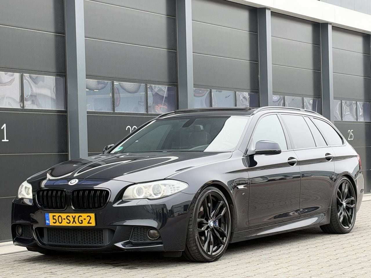 BMW 5-serie Touring - 520d M-Pekket Pano Navi Clima PDC - AutoWereld.nl
