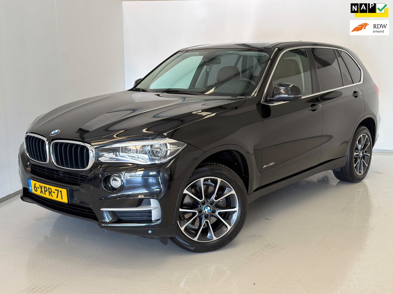 BMW X5 - XDrive35i High Executive / NL-auto / Memory / Trekhaak - AutoWereld.nl
