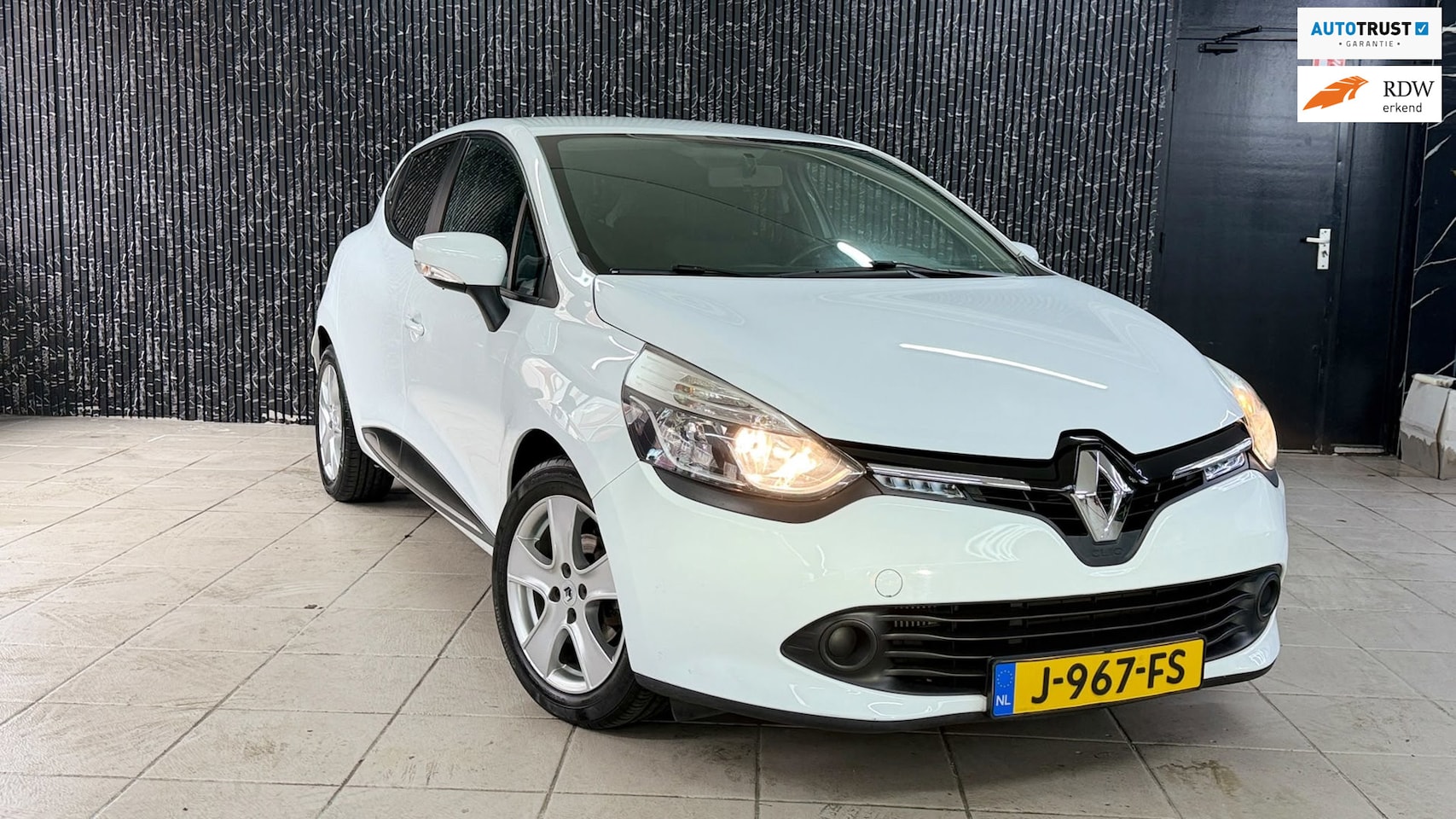 Renault Clio - 1.2 TCe Intens Navi | Airco | Automaat - AutoWereld.nl