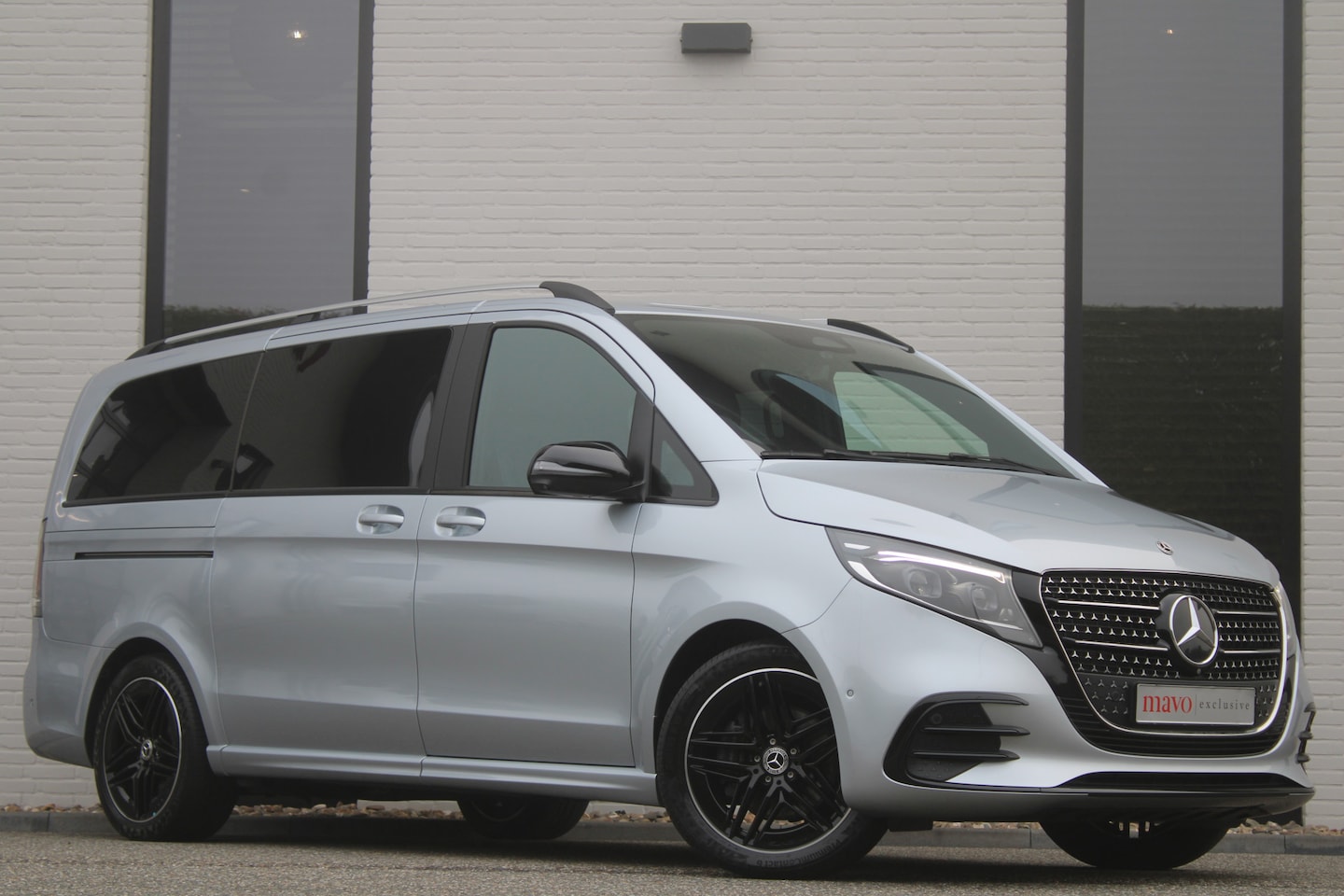 Mercedes-Benz V-klasse - 300d / AMG / Exclusive / DC / Elec Stoelen / Burmester / Nightpakket / Vol Opties / NIEUWS - AutoWereld.nl