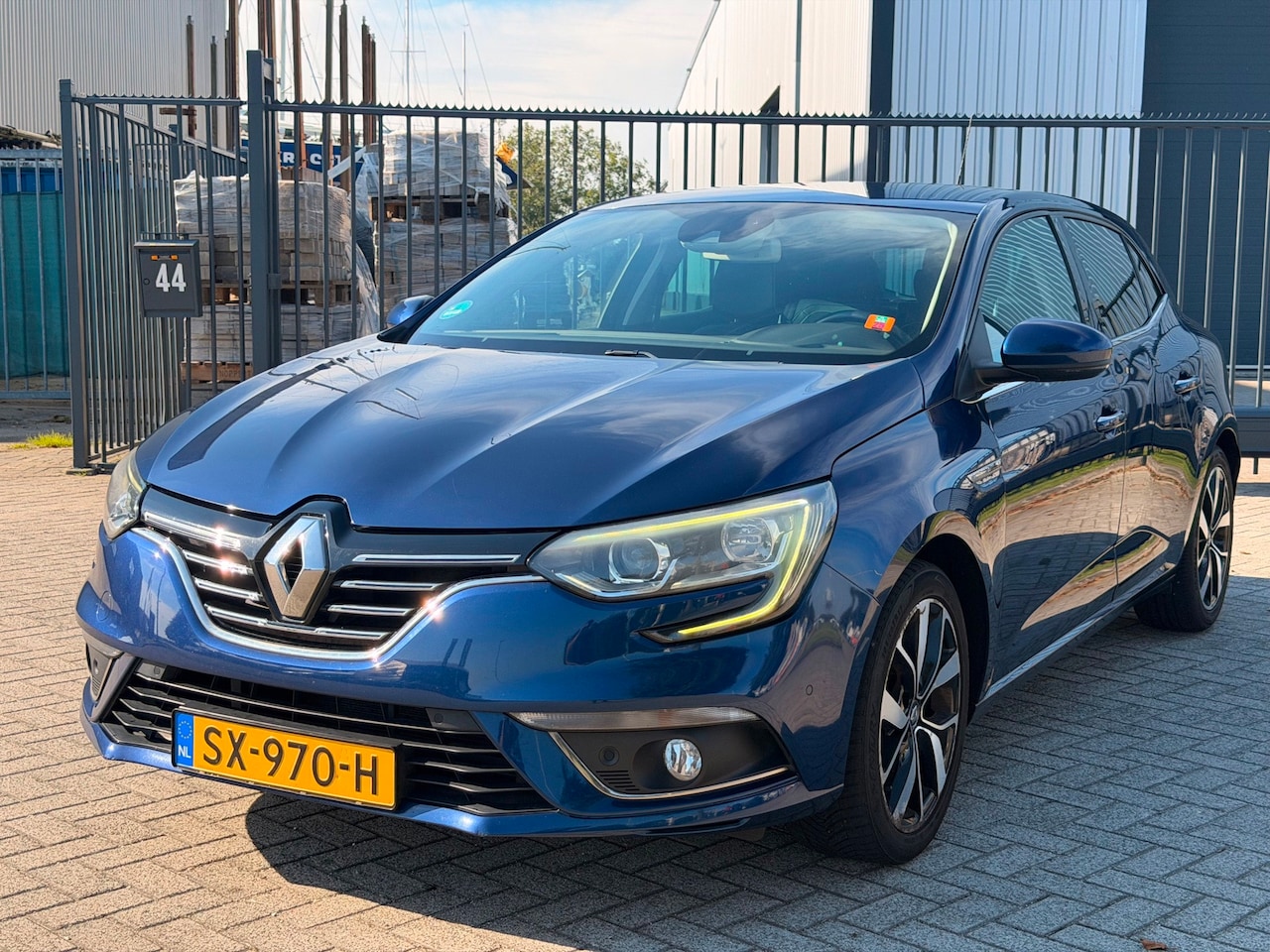 Renault Mégane - 1.3 TCe Bose Clima Navi Camera Leer - AutoWereld.nl