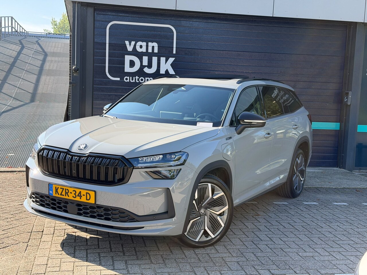 Skoda Kodiaq - 1.5 TSI PHEV Sportline Panoramadak 20 inch velgen Head Up display Adaptive cruise Navigati - AutoWereld.nl
