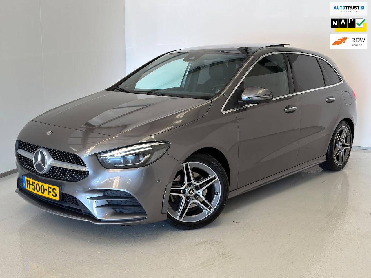 Mercedes-Benz B-klasse - 180 AMG / NL-auto / 1e eig. / Burmester / Pano - AutoWereld.nl