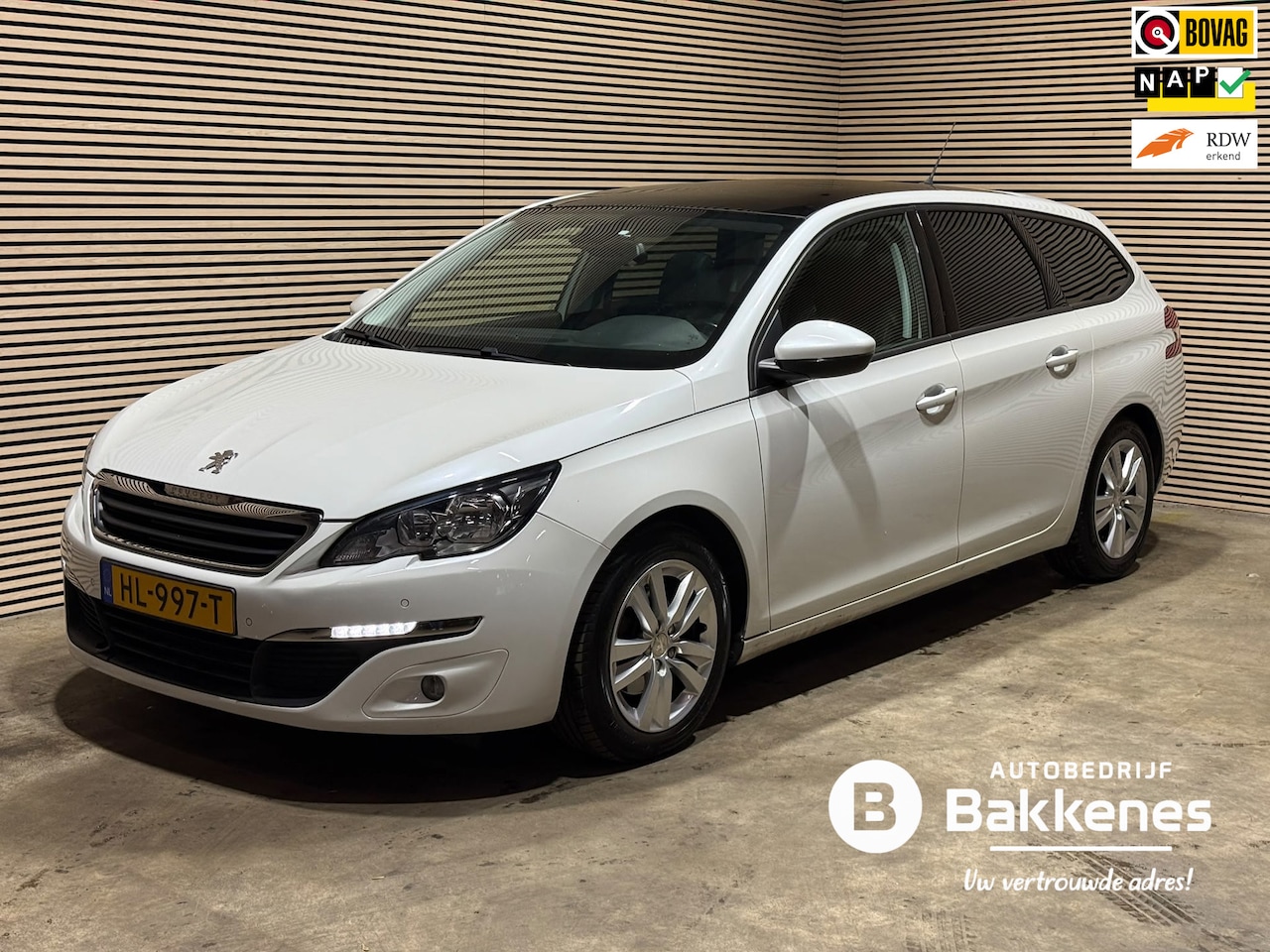 Peugeot 308 SW - 1.6 BlueHDI Executive | Pano | Camera | Onderhouden - AutoWereld.nl