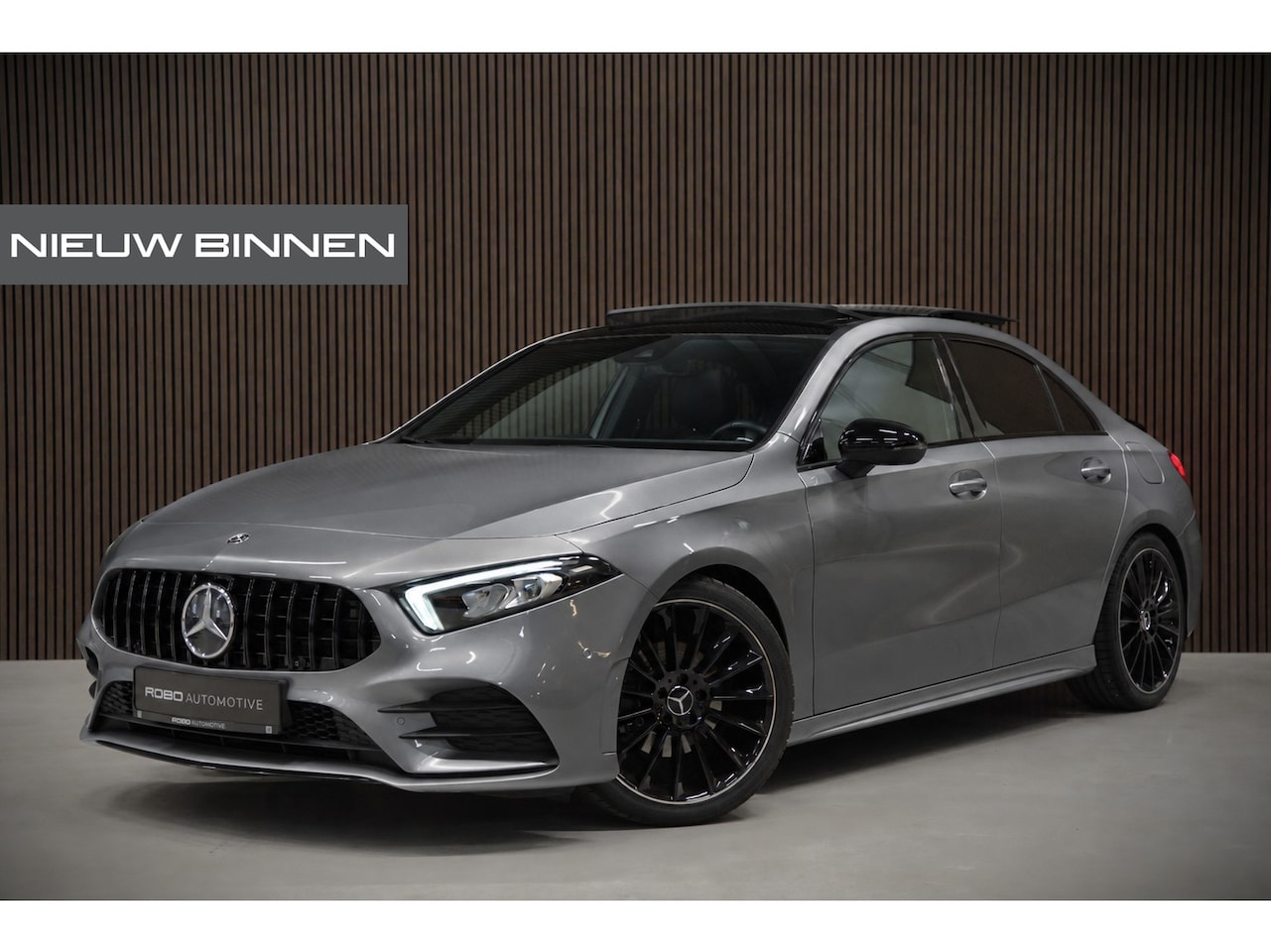 Mercedes-Benz A-klasse - 200 Business Solution AMG | Panoramadak | Stoelverwarming | Camera | Ambiance Verlichting - AutoWereld.nl