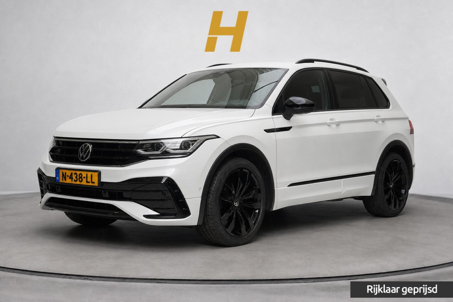 Volkswagen Tiguan - 1.5 TSI 150pk R-Line | Carplay | Sfeerverlichting | Blind-Spot | Zwart optiek | Adaptive c - AutoWereld.nl