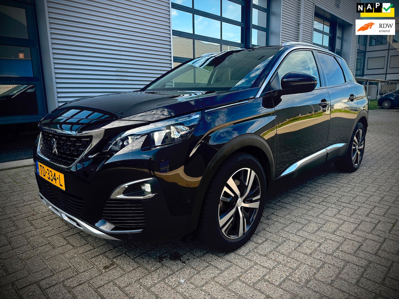 Peugeot 3008 - 1.2 PureTech Allure 1.2 PureTech Allure, LEER, PANORAMADAK, VOL OPTIE'S!! NIEUWE DISTRIBUTIE - AutoWereld.nl