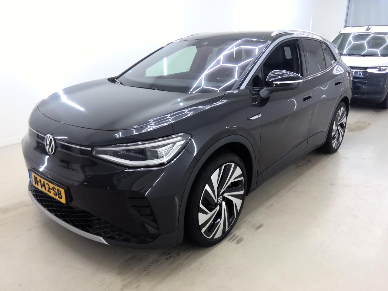 Volkswagen ID.4 - 77kWh 204pk 1ST MAX [ PANO+21INCH+CARPLAY+STOEL/STUURWIELVERWARMING ] - AutoWereld.nl