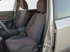 Hyundai Tucson - 2.0i Dynamic Cross / Trekh. / Cruise / Airco / Parkh. achter /