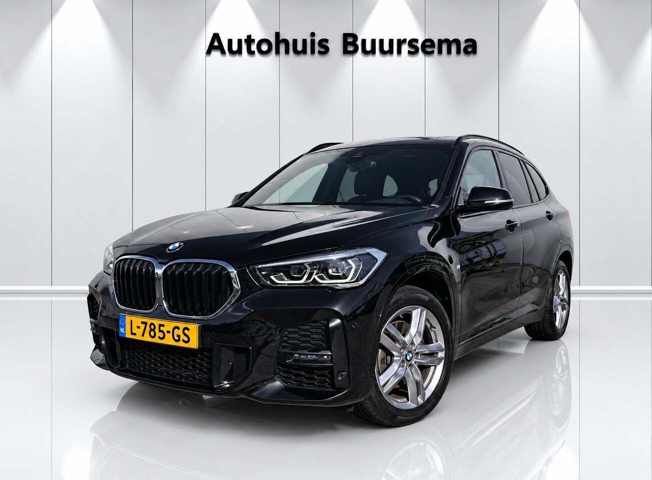 BMW X1 - xDrive20i M-Sport*Pano*LED*PDC*CameraAchter*Navigatie - AutoWereld.nl