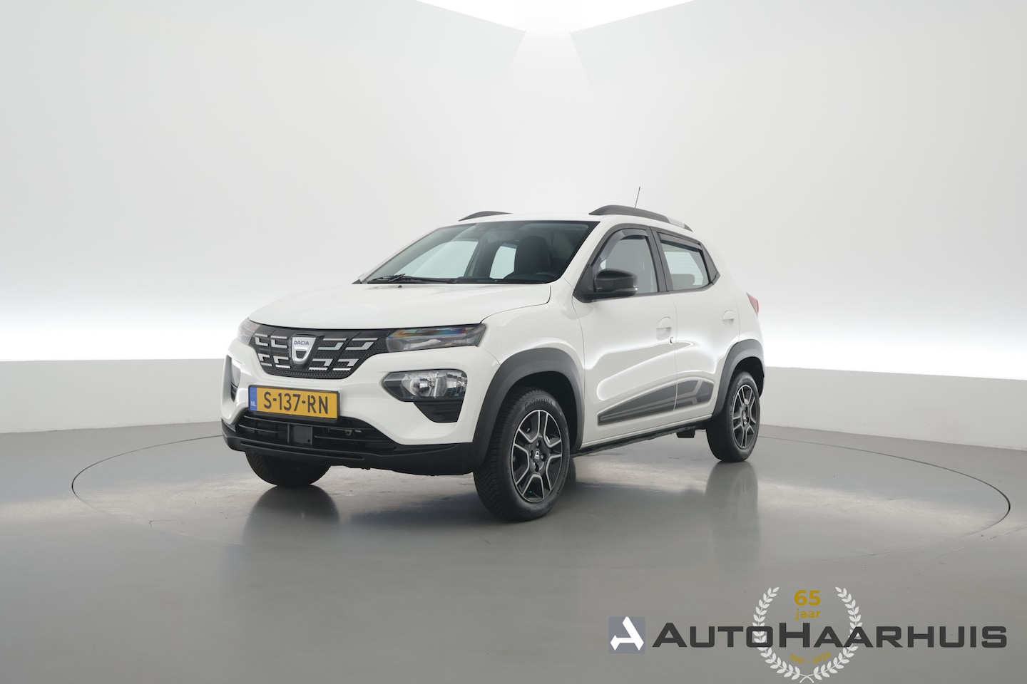 Dacia Spring - Comfort 27 kWh | SOH 90% | Rijklaar! | All Season | Bluetooth | Airco | 14'' - AutoWereld.nl