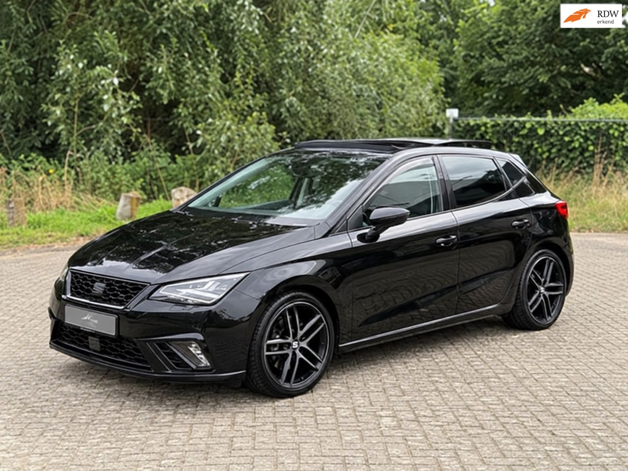 SEAT Ibiza - 1.5 TSI FR PANO I LED I CARPLAY I CAMERA I 150PK I NAVI I 2E EIG - AutoWereld.nl