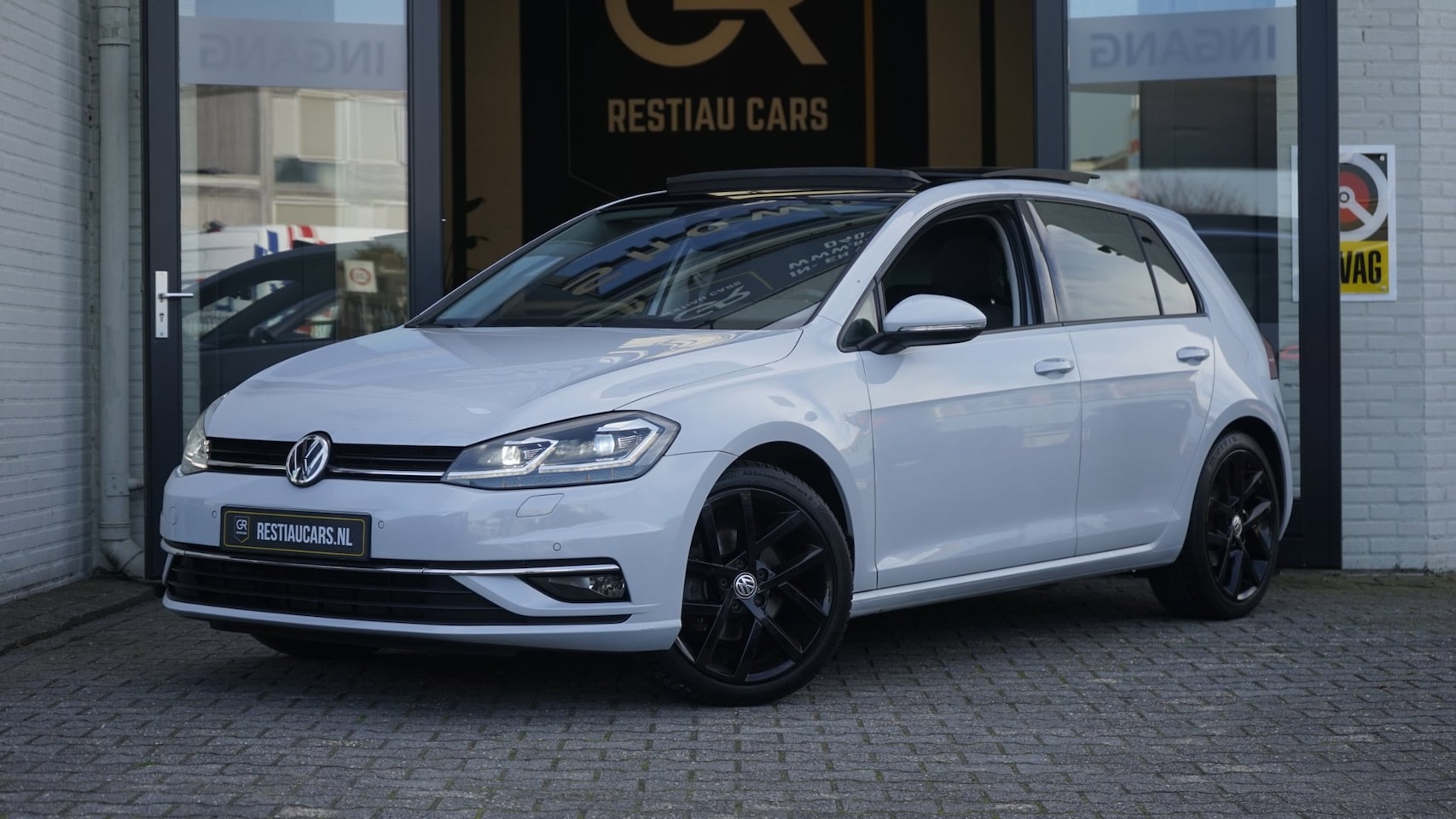 Volkswagen Golf - 7.5 Highline 1.4 TSI 150 Pk AUTOMAAT|ACC|CAMERA|FULL LED|NAVIGATIE|PANORAMA|STANDKACHEL|VI - AutoWereld.nl