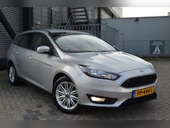 Ford Focus Wagon - 1.0 Titanium bj17 airco Navi 6 bak mooie auto