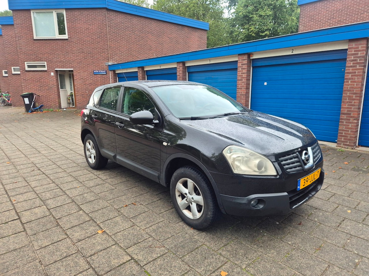 Nissan Qashqai - 1.6 Visia 84kw Airco Cruise PDC Black Edition - AutoWereld.nl
