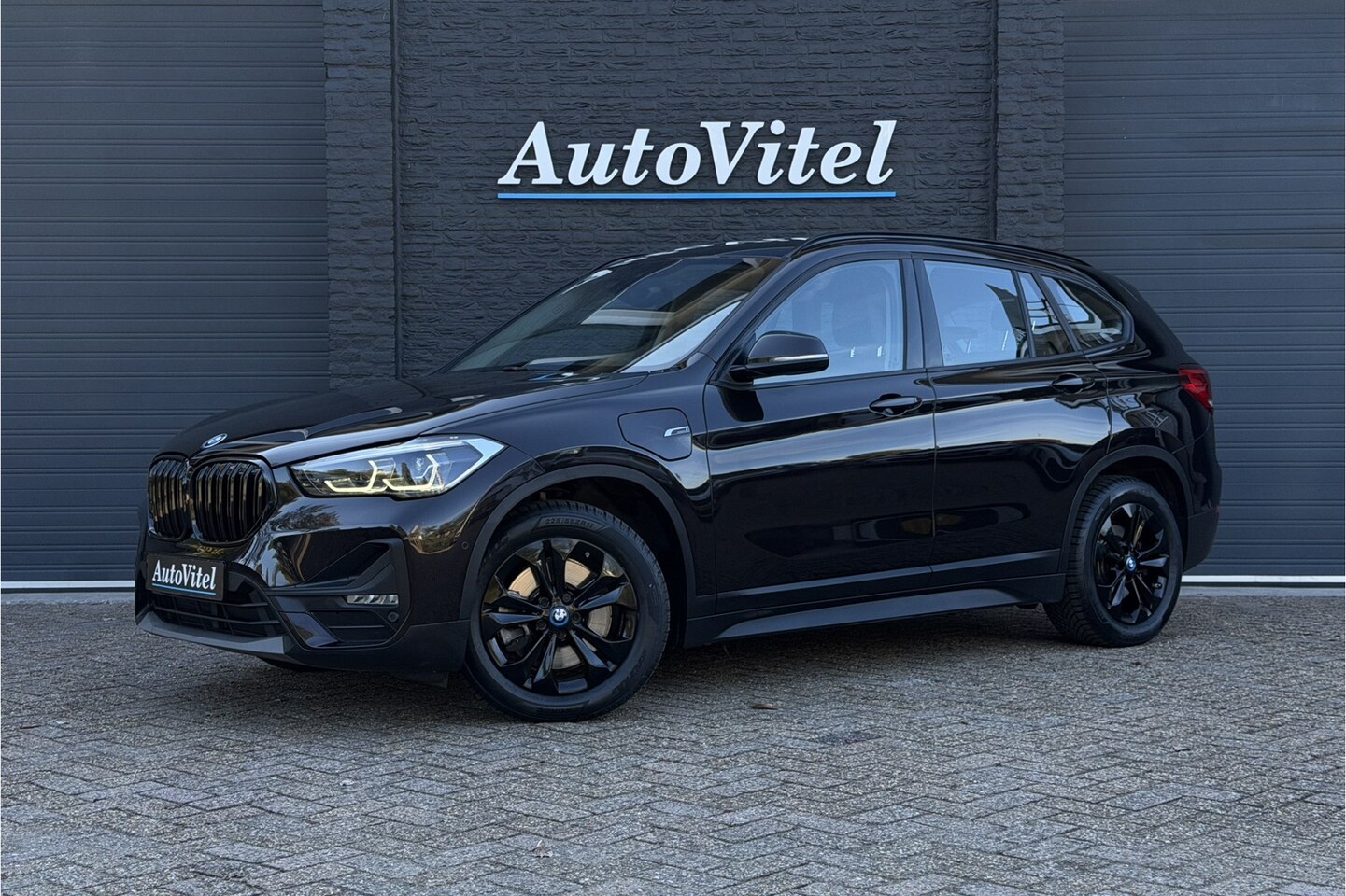 BMW X1 - xDrive25e | Leder | Unieke kleur! | Elektrische Klep | PDC V & A - AutoWereld.nl