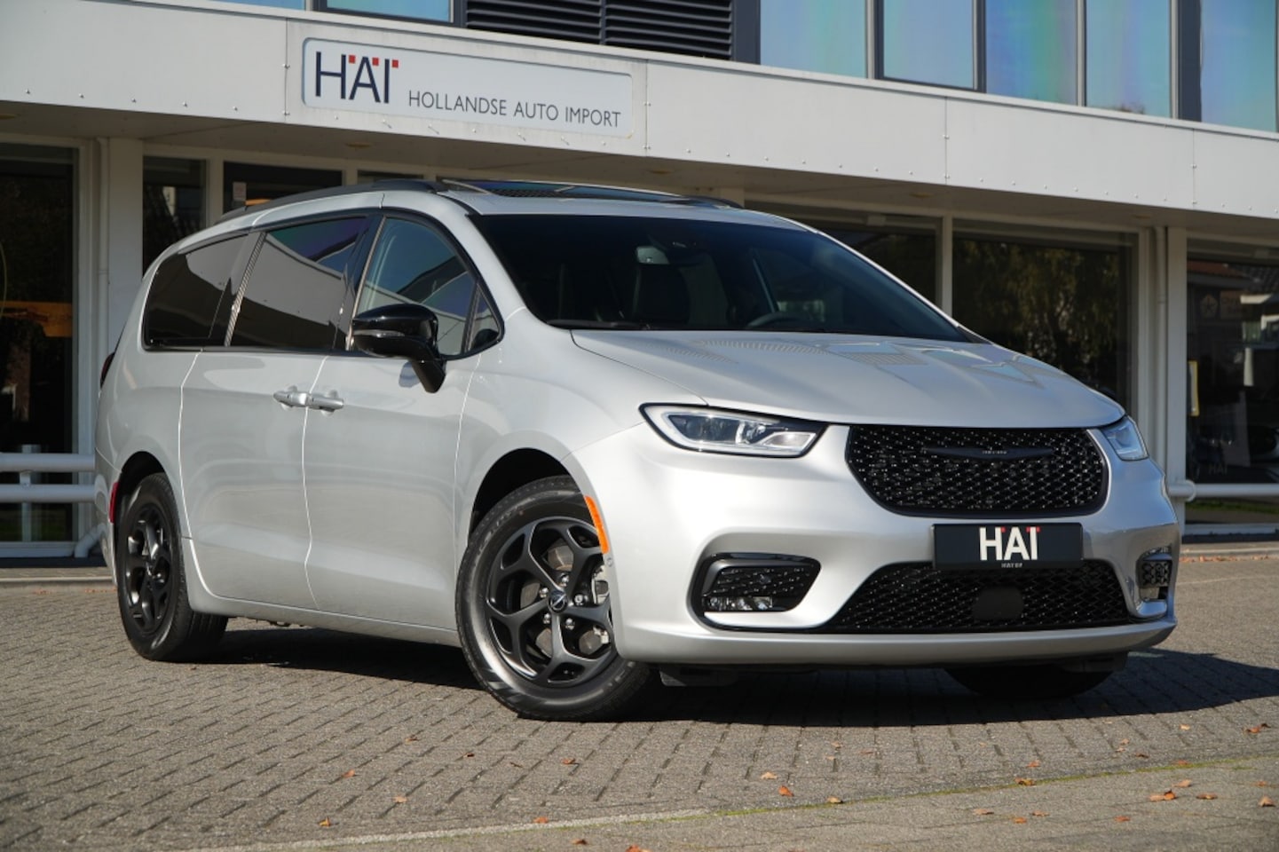 Chrysler Pacifica - 3.6 V6 Hybrid S I Pano I ACC I 7-persoons I - AutoWereld.nl