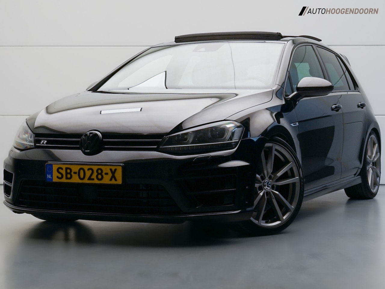 Volkswagen Golf - 2.0 TSI R 4Motion 300pk (PANORAMADAK,CAMERA,LEER,ELEKTRISCHE STOELEN,STOELVERWARMING,ADAPT - AutoWereld.nl
