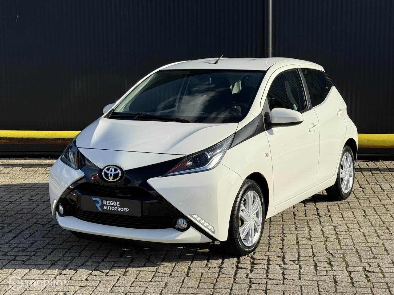 Toyota Aygo - 1.0 VVT-i x-play AIRCO | BLUETOOTH | TOPSTAAT | - AutoWereld.nl