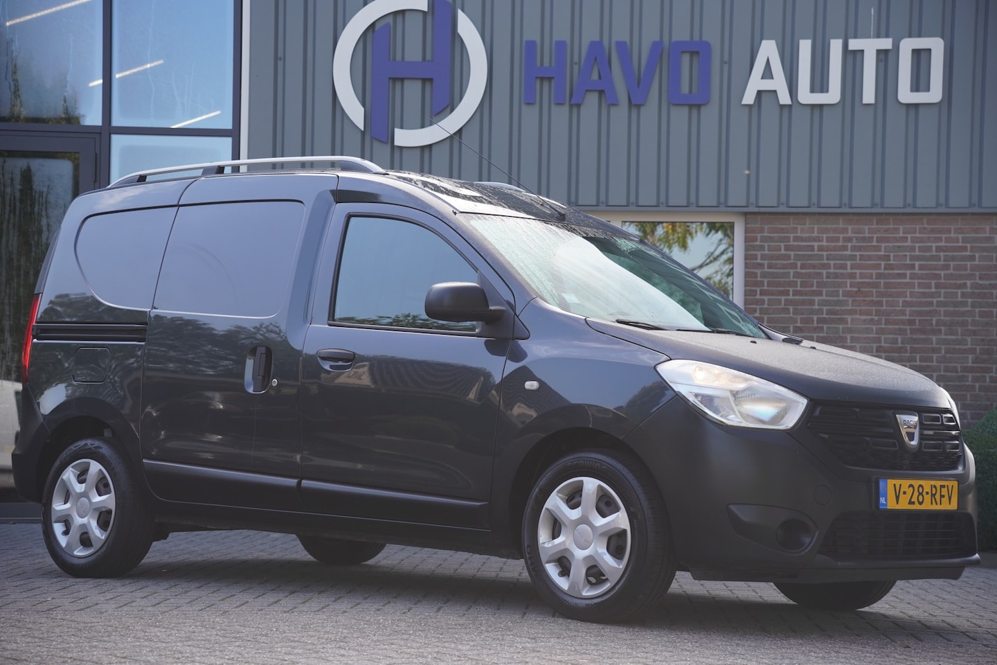 Dacia Dokker - 1.6 MPi 1.6 MPI, BENZINE, BTW-VRIJ / MARGE - AutoWereld.nl