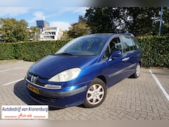 Peugeot 807 - 2.2 ST Premium 7 pers. lees tekst