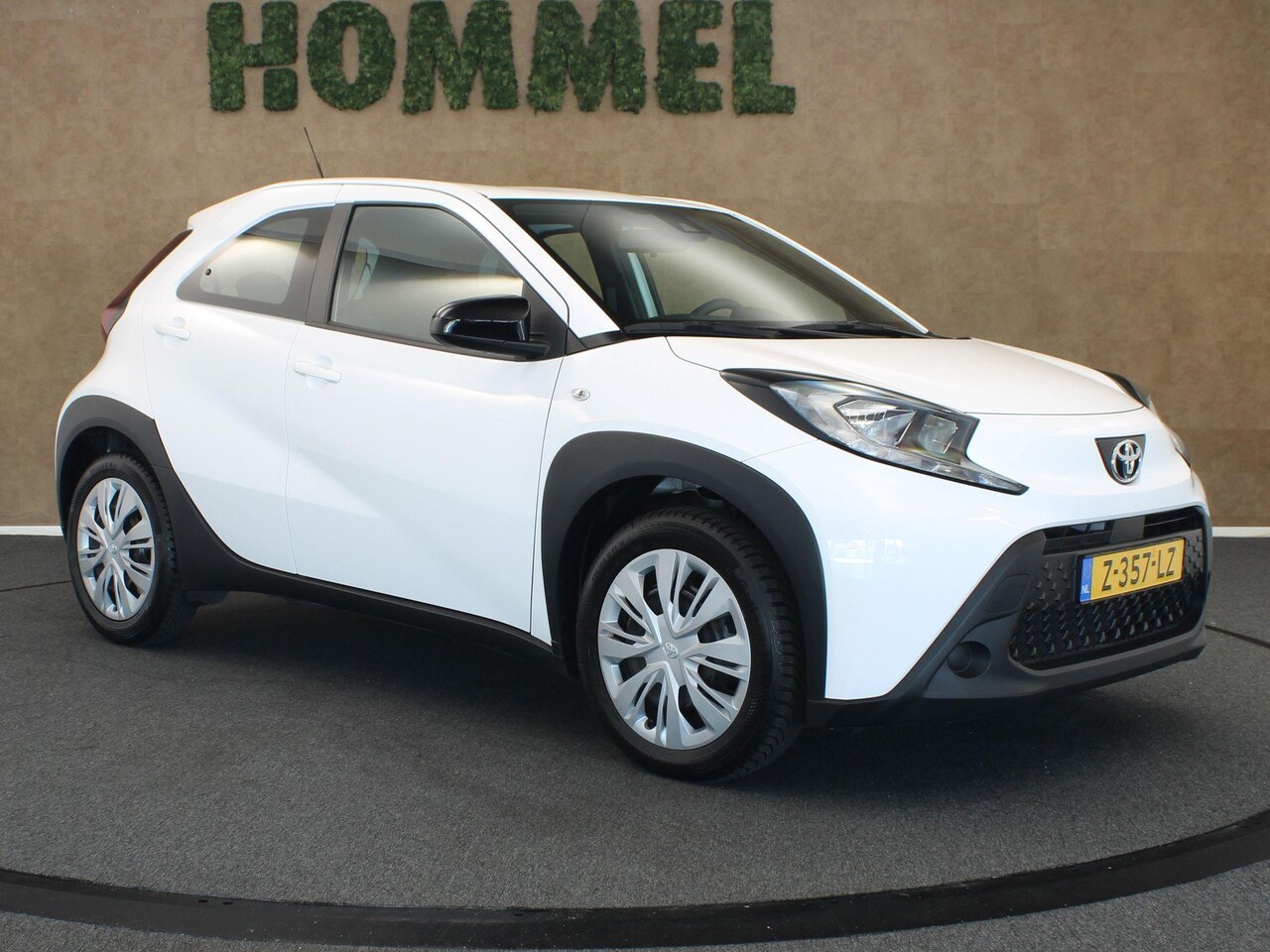 Toyota Aygo X - 1.0 VVT-i MT Play - ORIGINEEL NEDERLANDSE AUTO - ACHTERUITRIJCAMERA - CRUISE CONTROL - APP - AutoWereld.nl