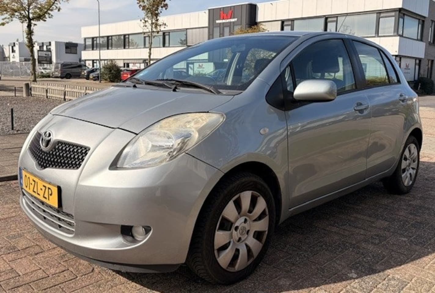 Toyota Yaris - 1.3 VVTi Sol 1.3 VVTi Sol AIRCO - AutoWereld.nl
