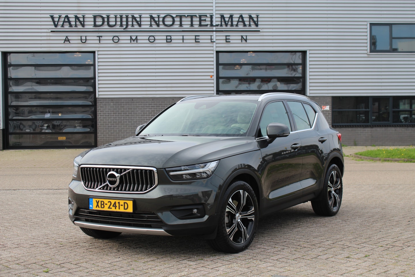 Volvo XC40 - 2.0 T5 AWD Inscription / Camera / LED / 248PK / N.A.P. - AutoWereld.nl