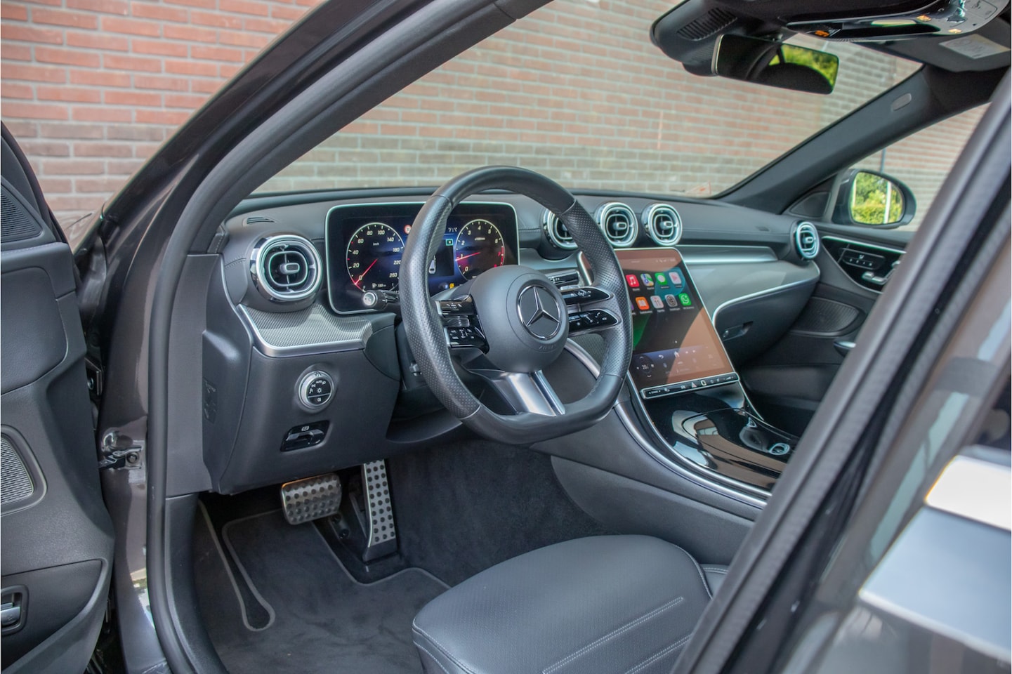 Mercedes-Benz C-klasse - 180 AMG Line 180 AMG Line, Origineel NL, 360 Camera, Memory, Augmented Reality, Leder, Keyless, Sfeerve - AutoWereld.nl