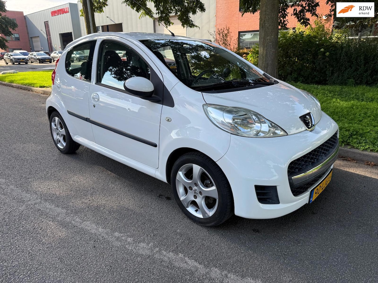 Peugeot 107 - 1.0-12V XS apk 6 okt 2027 92000 km nap - AutoWereld.nl