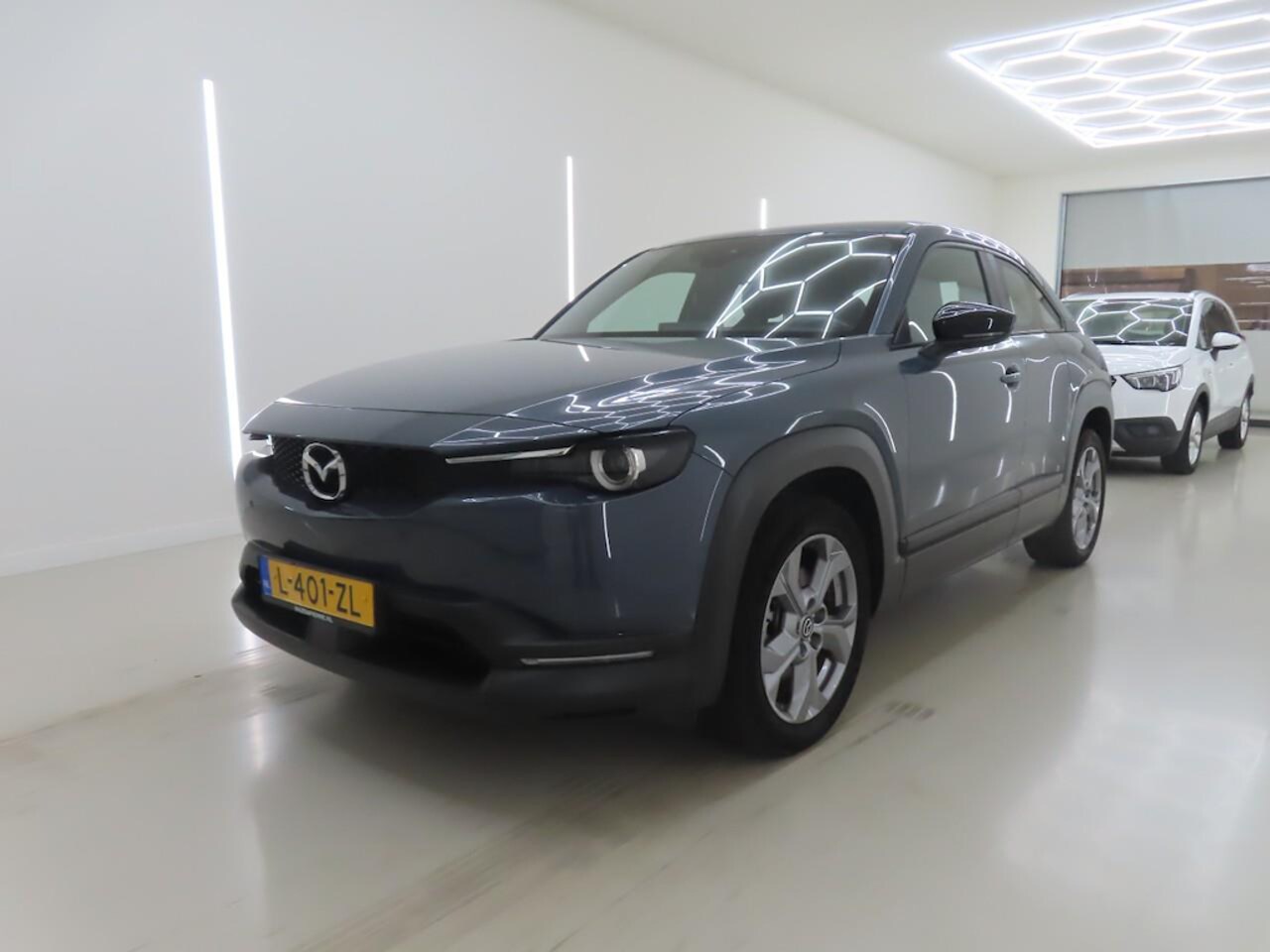 Mazda MX-30 - e-SkyActiv 145 Comfort 36 kWh moet nog binnen komen SOH 94% carplay/android - AutoWereld.nl