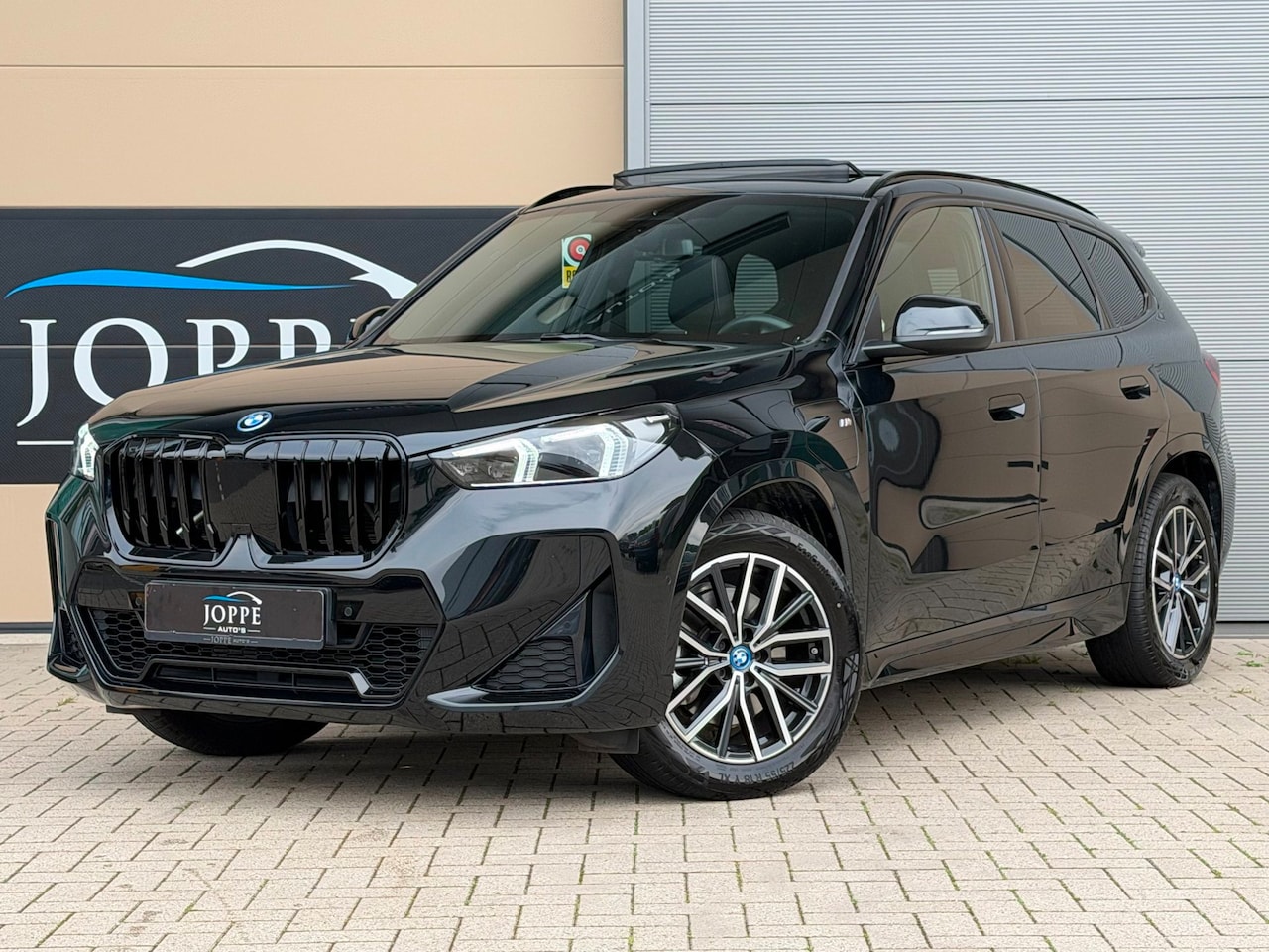 BMW X1 - XDrive25e High Ex|M Sport|Pano|Leder|Shadow| - AutoWereld.nl