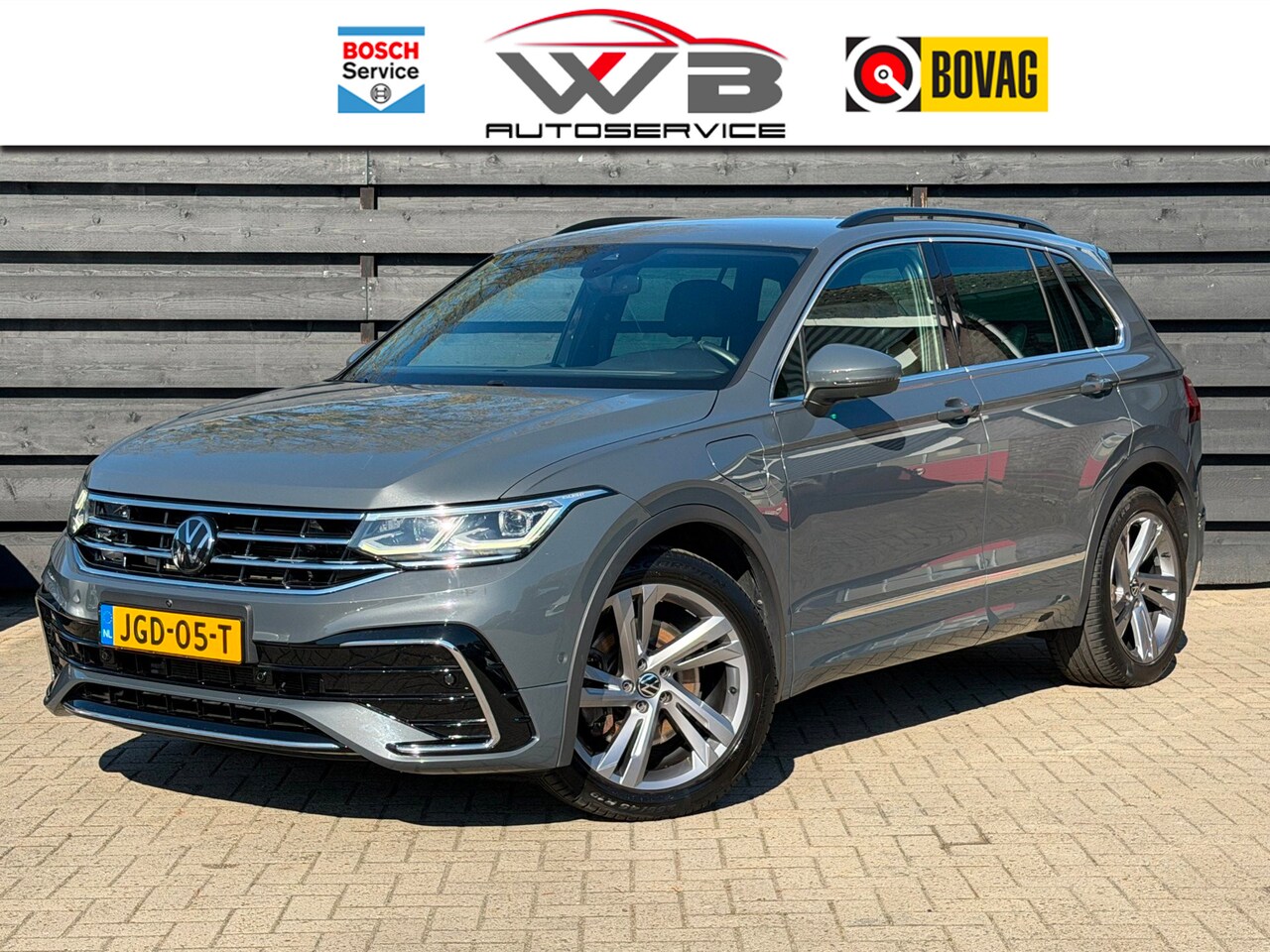 Volkswagen Tiguan - 1.4 TSI eHybrid R-Line I 360° I ACC I Trekhaak I Carplay - AutoWereld.nl
