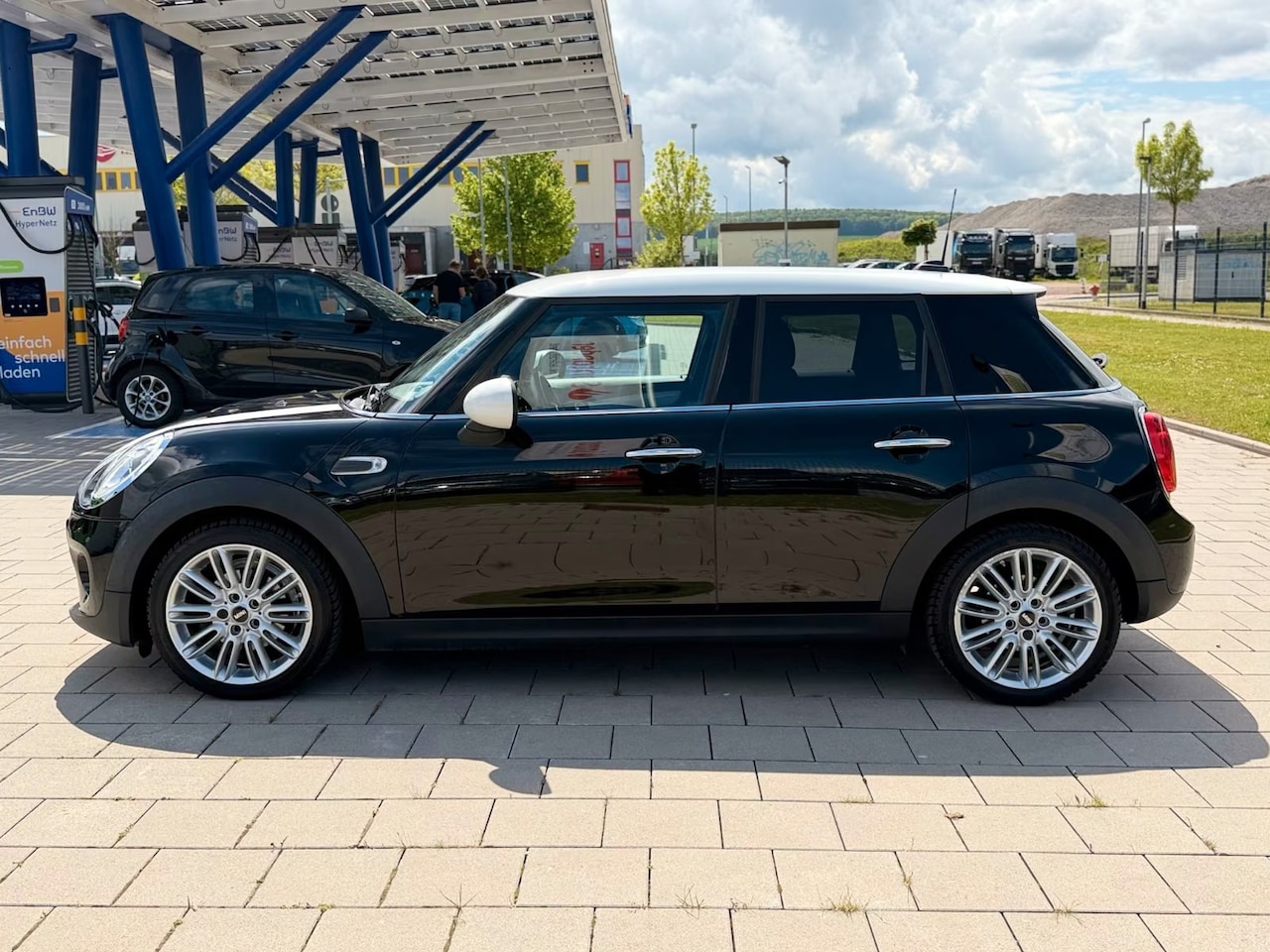 MINI 5-Deurs - 1.5 Cooper Chili. Navi,Leer,LED. - AutoWereld.nl