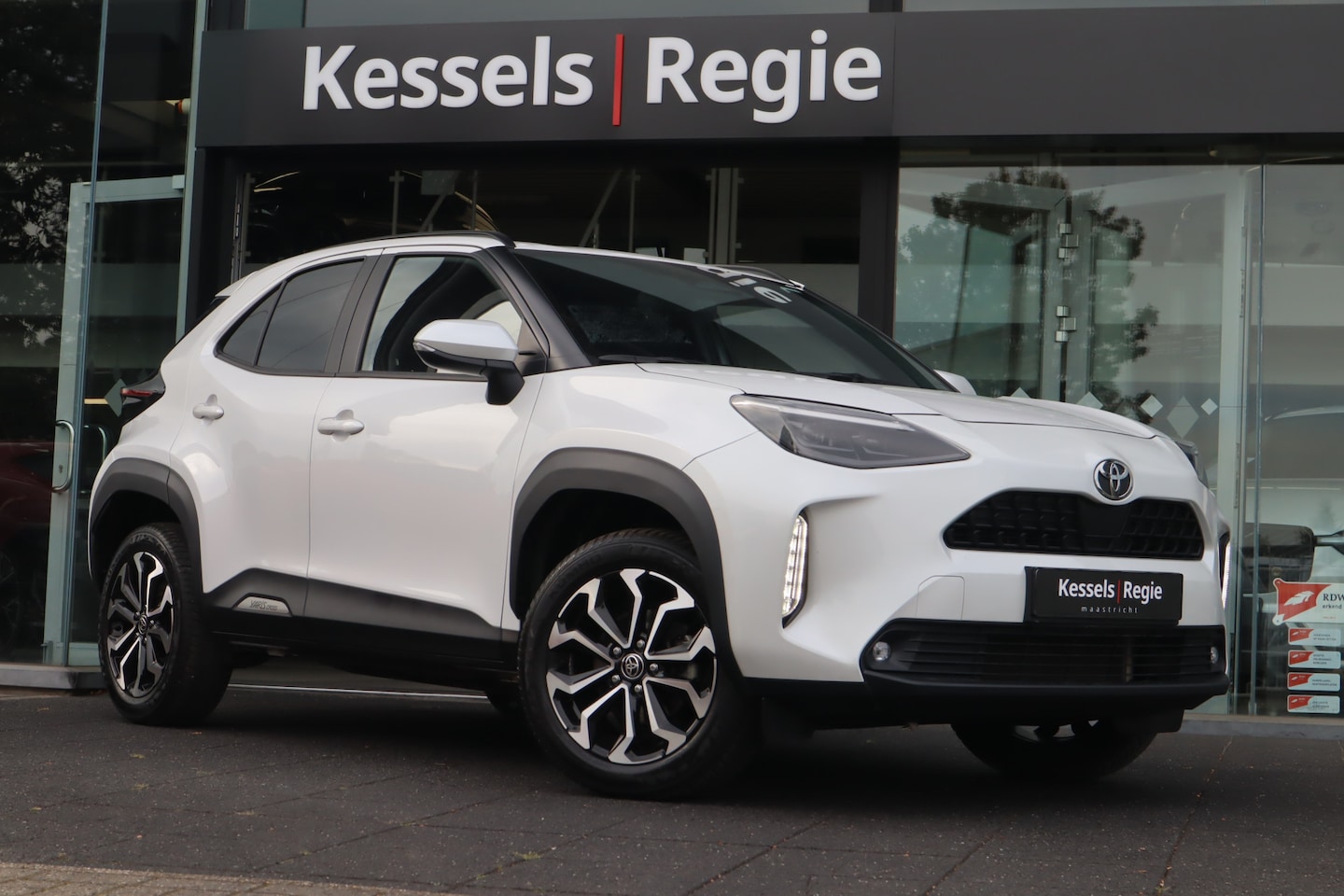 Toyota Yaris Cross - 1.5 Hybrid 130 Dynamic | ACC | Carplay | Camera | Stuur + Stoelverwarming - AutoWereld.nl