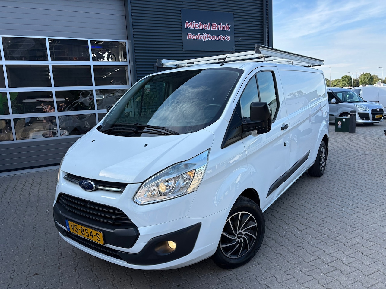 Ford Transit Custom - 330 2.2 TDCI L2H1 3 Zits Airco - AutoWereld.nl