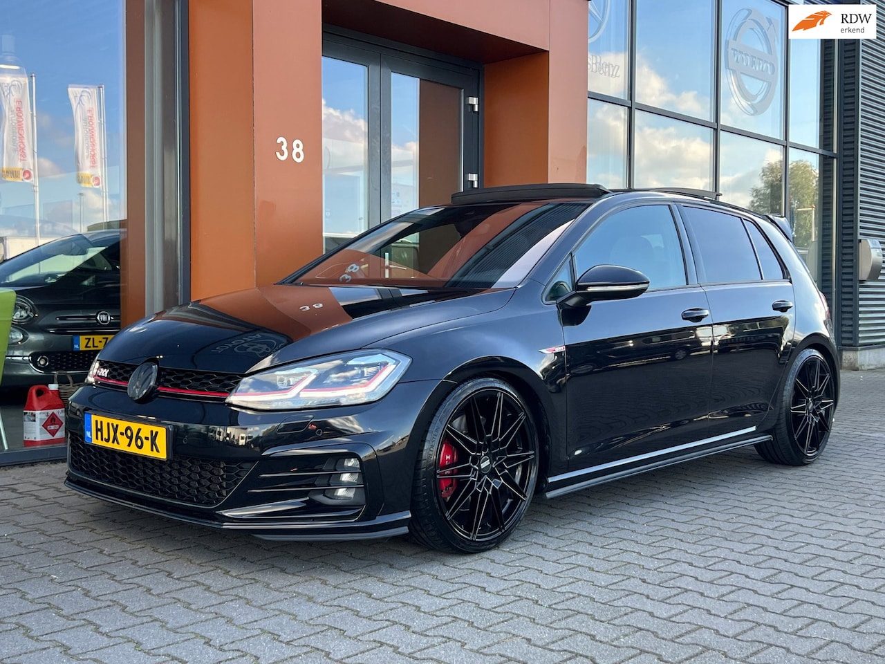 Volkswagen Golf - 2.0TSI GTI Performance|Pano|LED|Alcantara - AutoWereld.nl