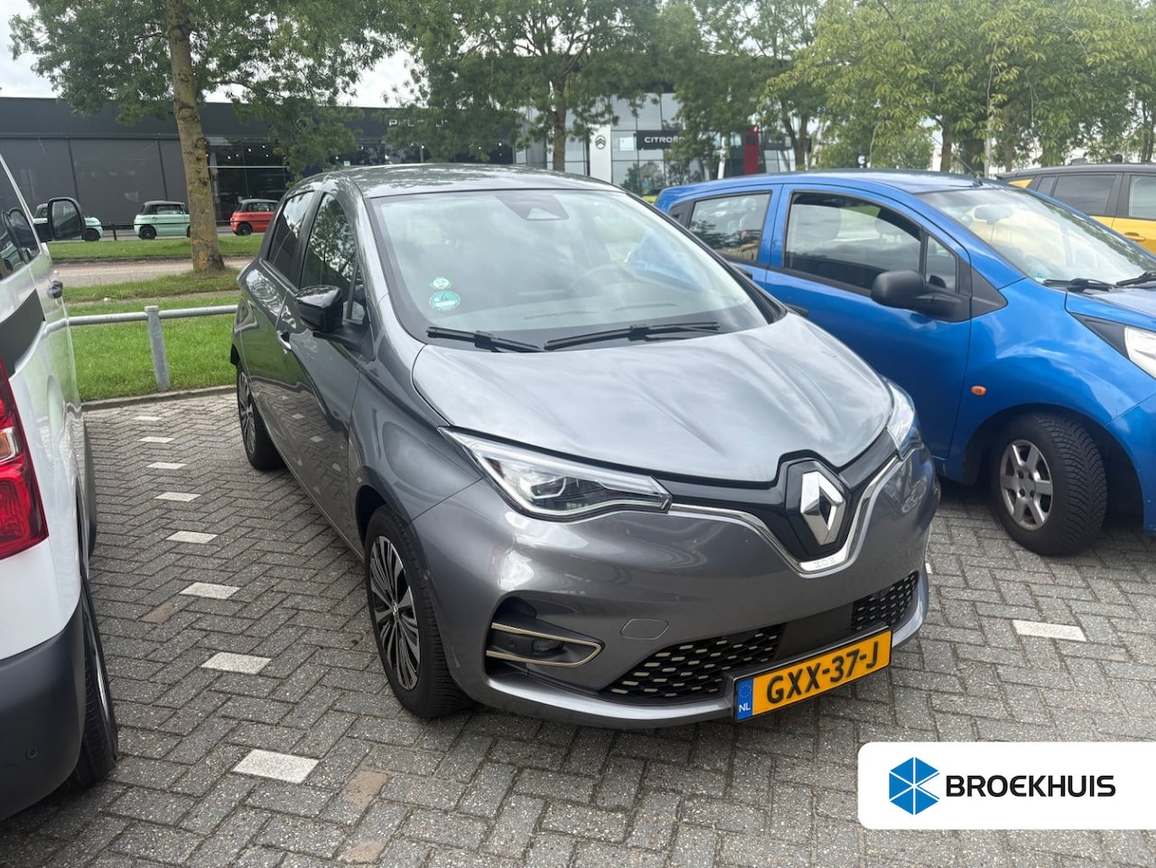 Renault Zoe - R135 Iconic 52 kWh | Koop accu | | Achteruitrijcamera | Apple Carplay/Android Auto|telefoo - AutoWereld.nl