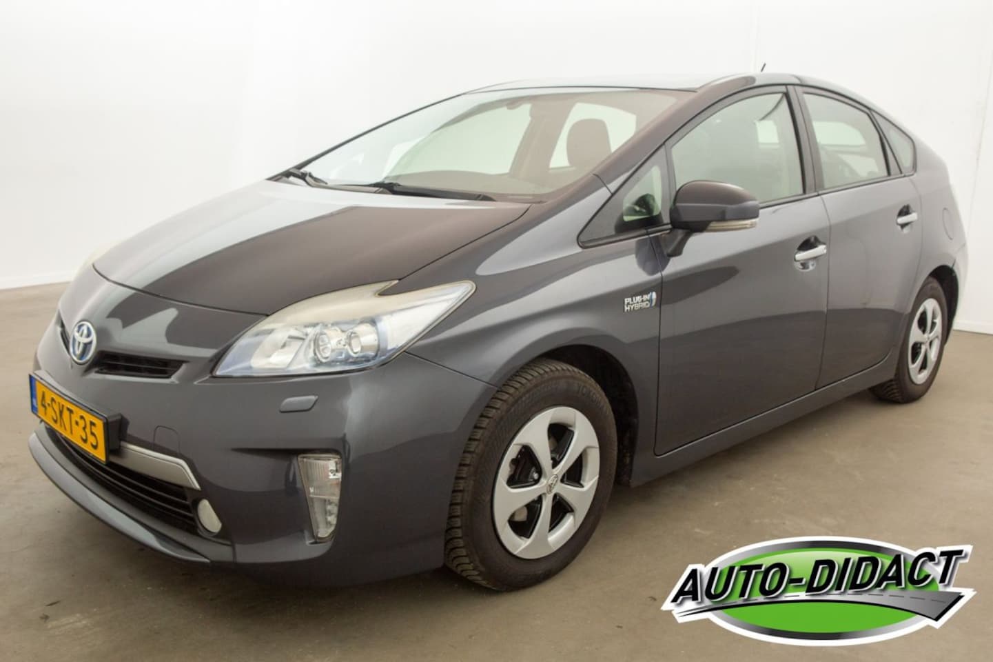 Toyota Prius - 1.8 Plug-in Dynamic Business 1.8 Plug-in Dynamic Business - AutoWereld.nl