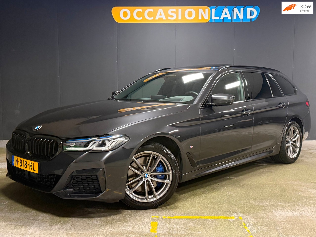BMW 5-serie Touring - 530i High Executive M-Sport|PANO|LASER|KEYLESS|TREKHAAK|MEMORY|HUD|360CAM|SFEER|DODEHOEK|A - AutoWereld.nl